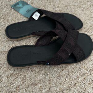 Black Arrow Embroidered Mesh Slides